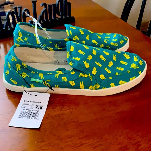 Sanuk Shoes - NWT women’s Sanuk slide ons! ✌️